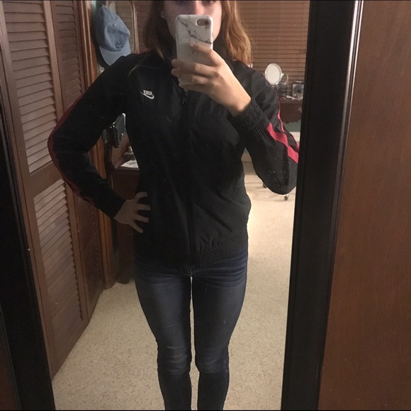 black nike windbreaker with pink stripe - Picture 3 of 4