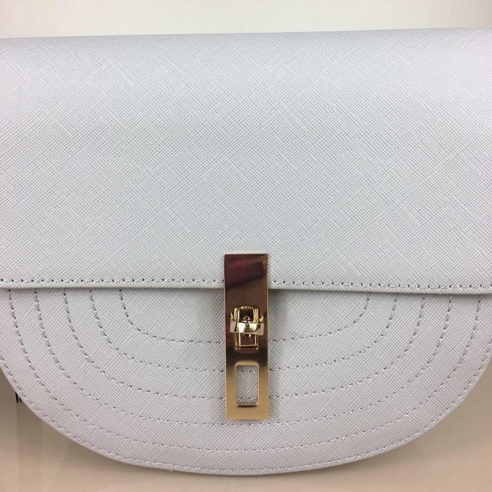 LAST ONE 🎉5🌟Rated BCBG Arrow Cross body Bag - Picture 3 of 9