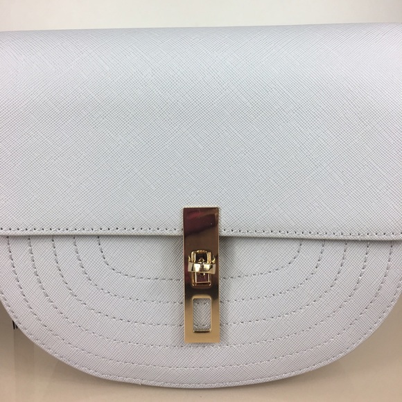 LAST ONE 🎉5🌟Rated BCBG Arrow Cross body Bag - Picture 3 of 9