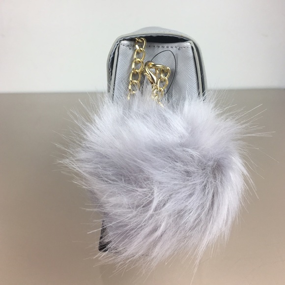 LAST ONE 🎉5🌟Rated BCBG Arrow Cross body Bag - Picture 4 of 9