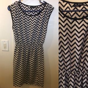 Chevron print dress--$6 on 🅿️🅿️ if u bundle