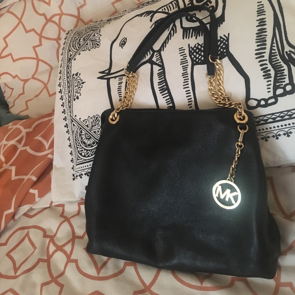 Black Michael Kors Jet Set Shoulder Bag