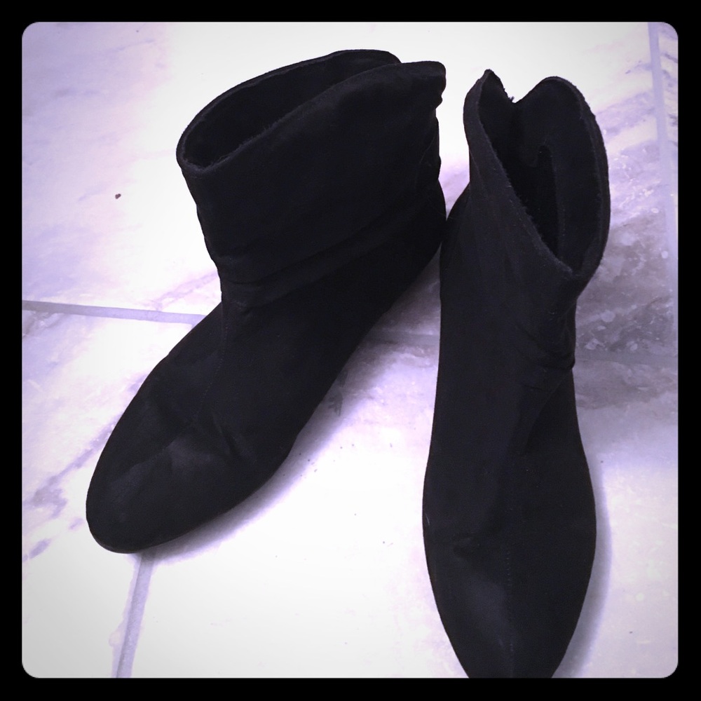 Cute suede black ankle boots