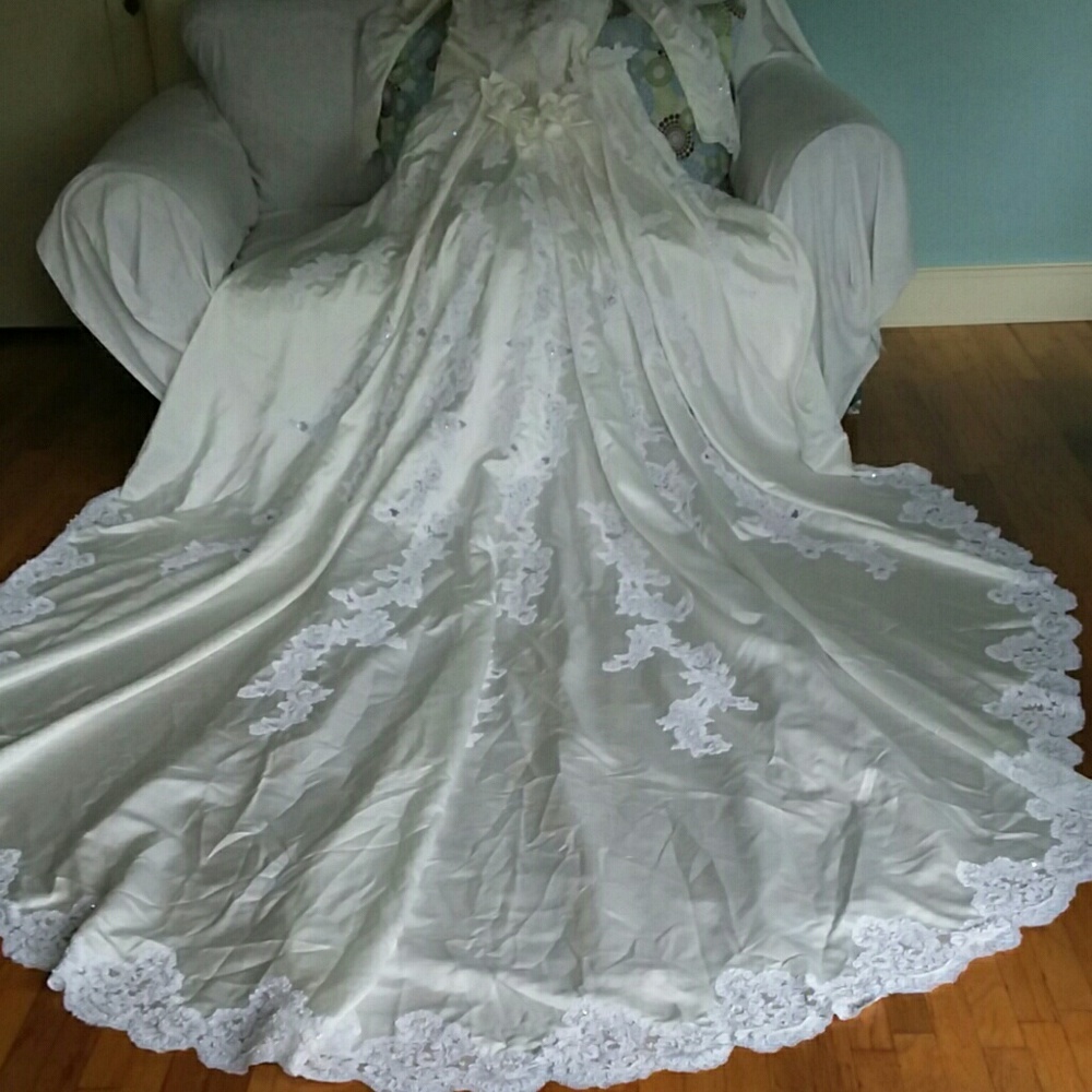 Wedding dress train