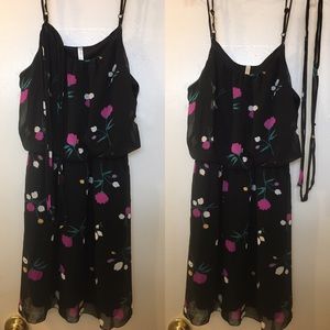 Black floral dress-$6 on 🅿️🅿️ if u bundle