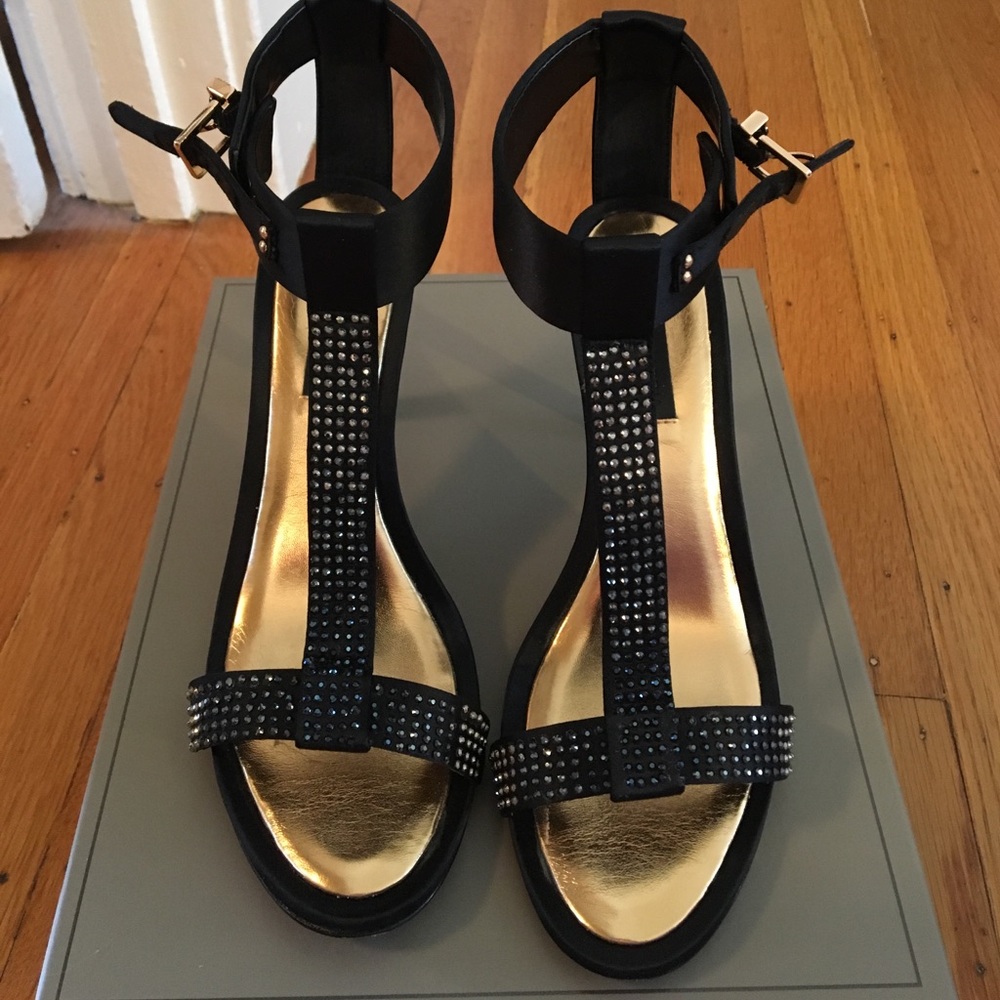 BCBG heels worn 1x, like new.