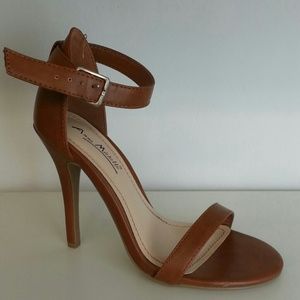 Womens Brand New 5.5 Anne Michelle high heel shoes
