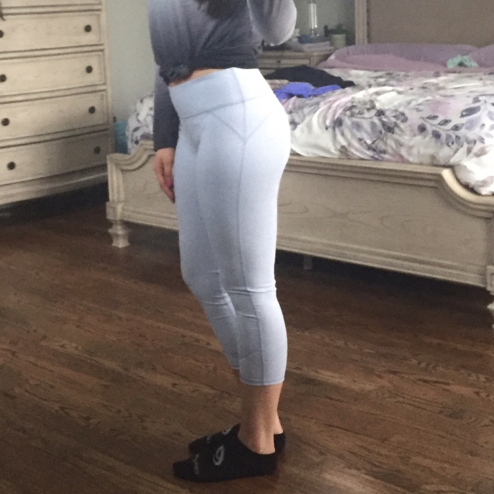EUC Fabletics seersucker crop workout tights