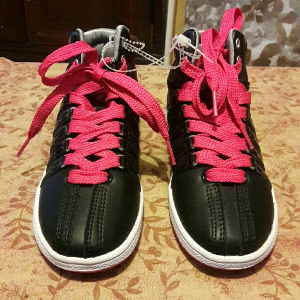 K-Swiss girls Midrise Athletic shoes, Brand new.