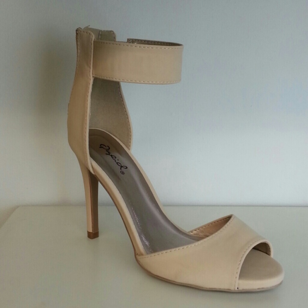 Womens Brand New 5.5 Qupid High Heel shoes on SALE