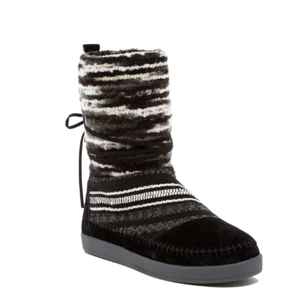 NWT Toms Black Nepal Boots