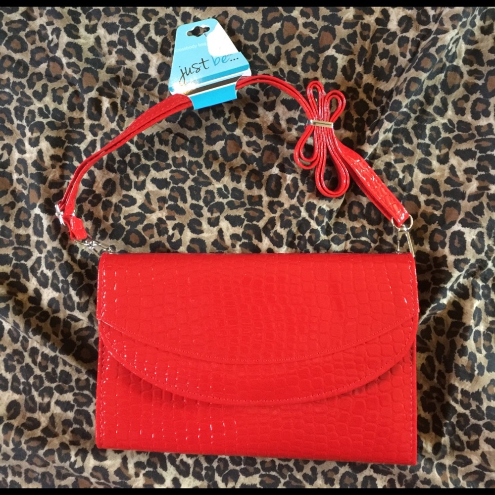 Shiny Red envelope Crossbody purse New & pretty❤️️