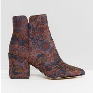Aldo sully floral boots  🌸🌺🌻🌼