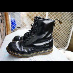 1460 Dr Martens 8 hole men's size 8 women's size 9
