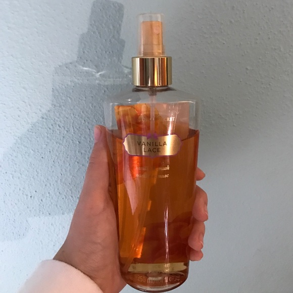VS Fantasies Bodyspray - Picture 3 of 3