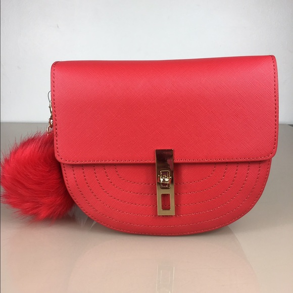 🖤Last one 🖤BCBG Arrow Cross Body Bag - Picture 2 of 8