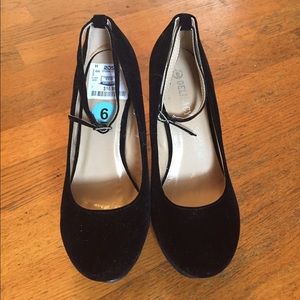 Black velvet wedges