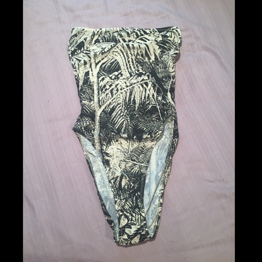 **Norma Kamali bishop jungle prt bathingsuit** - Picture 3 of 8