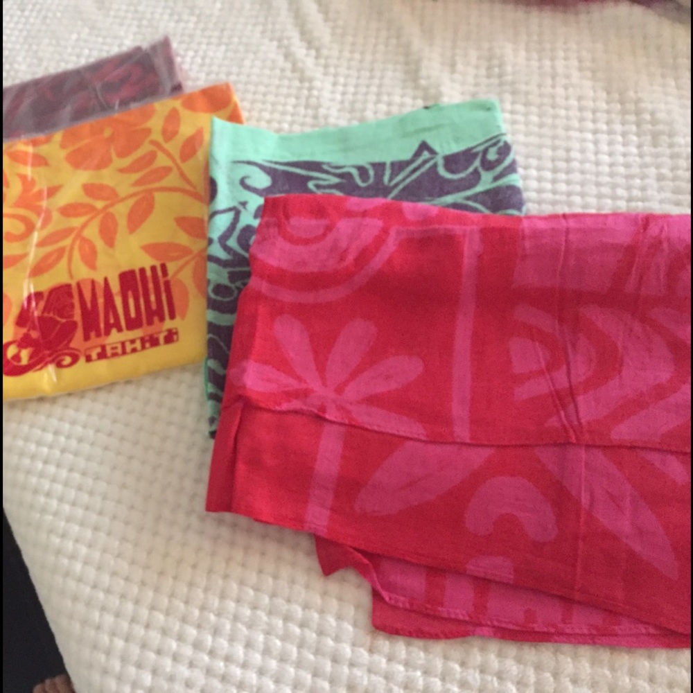 Tahitian clothes/wraps