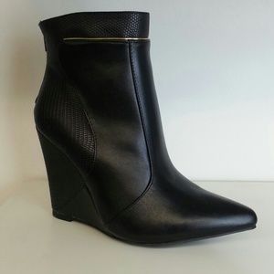Womens Brand New 5.5 Wild Divia Booties ON SALE