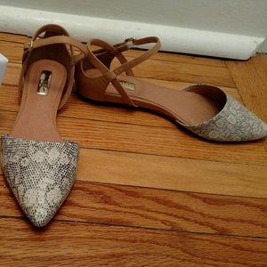 Halogen pointed toe flat sandal