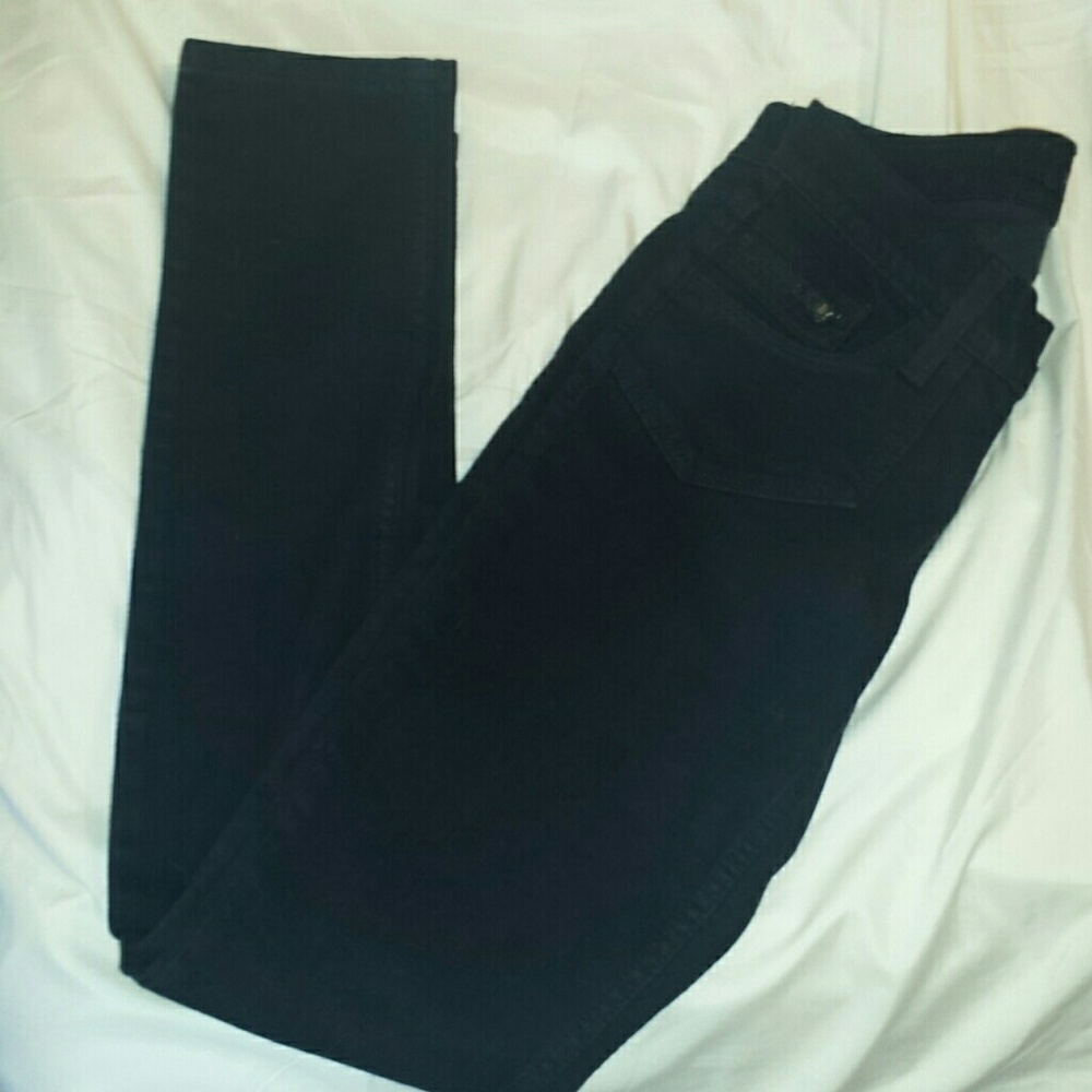 Black levi skinny jeans with zippers on pockets