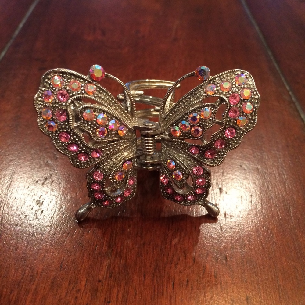 Bedazzling Crystal hair clip 🦋