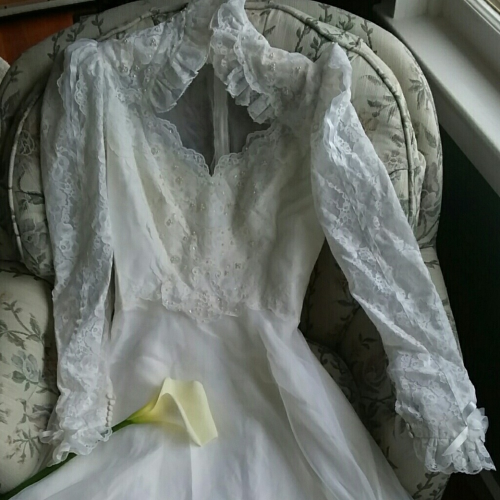 Vintage wedding dress