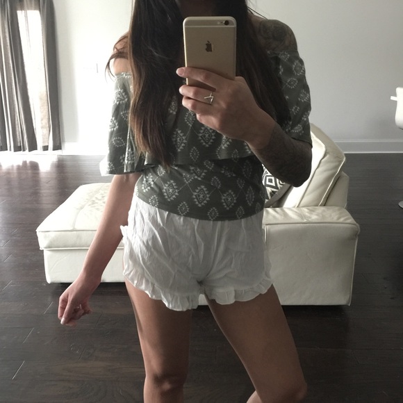 White Ruffle Shorts - Picture 3 of 4