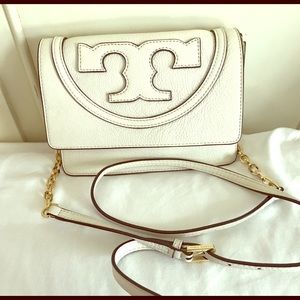 Tory Burch authentic near NEW