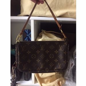 ❌SOLD❌Authentic Louis Vuitton Pochette older model