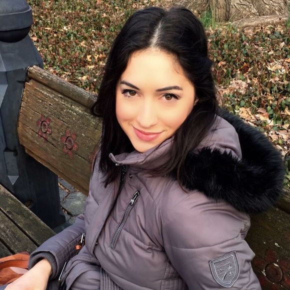 Meet your Posher, Christina - Picture 1 of 1