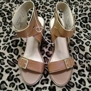 NWT/ROUTE 66 BROWN CHUNKY HEELS