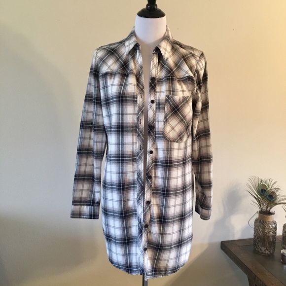 Forever 21 Tops - Women's Long Line Flannel