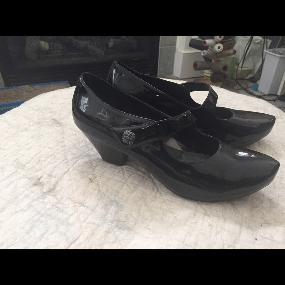 Dansko patent leather Mary Janes