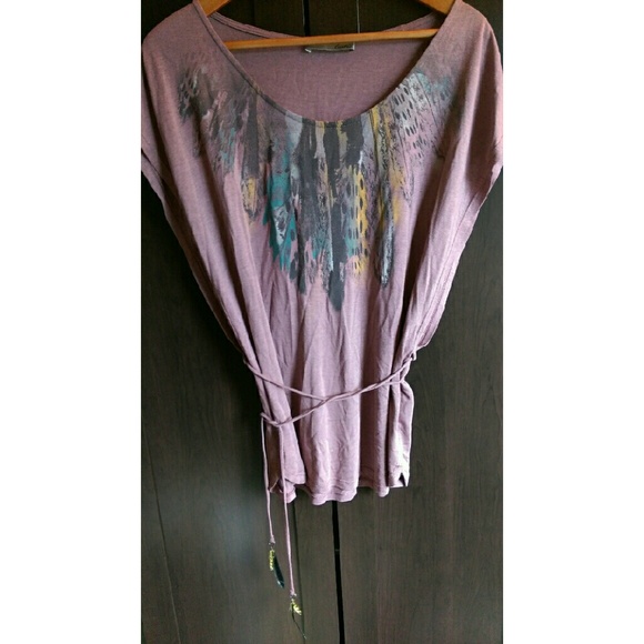 Boho Style Flowy Feather Graphic Top - Picture 2 of 5