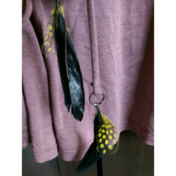 Boho Style Flowy Feather Graphic Top - Picture 3 of 5