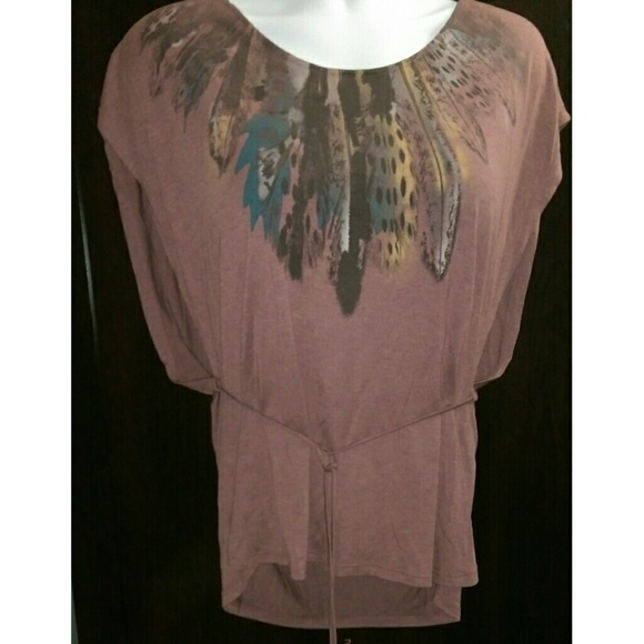 Boho Style Flowy Feather Graphic Top - Picture 4 of 5