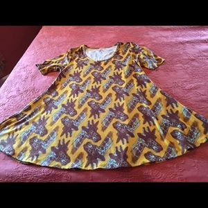 M LuLaRoe Perfect Tee, giraffe print
