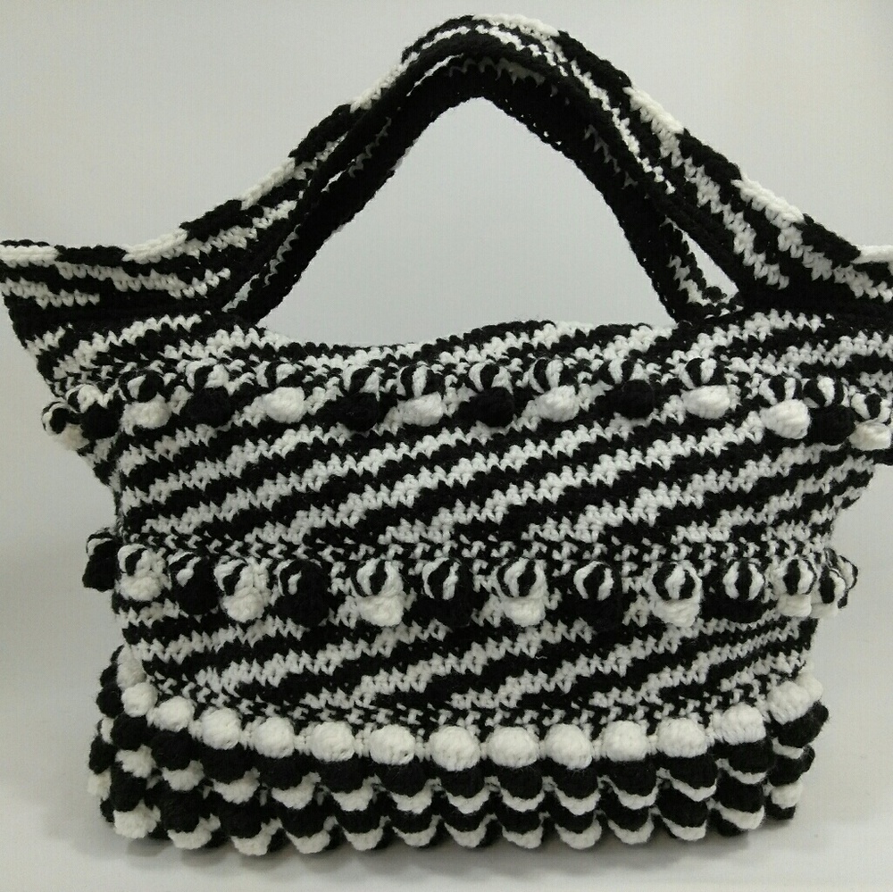 BLACK/White BUBBLE stitch crochet handmade handbag