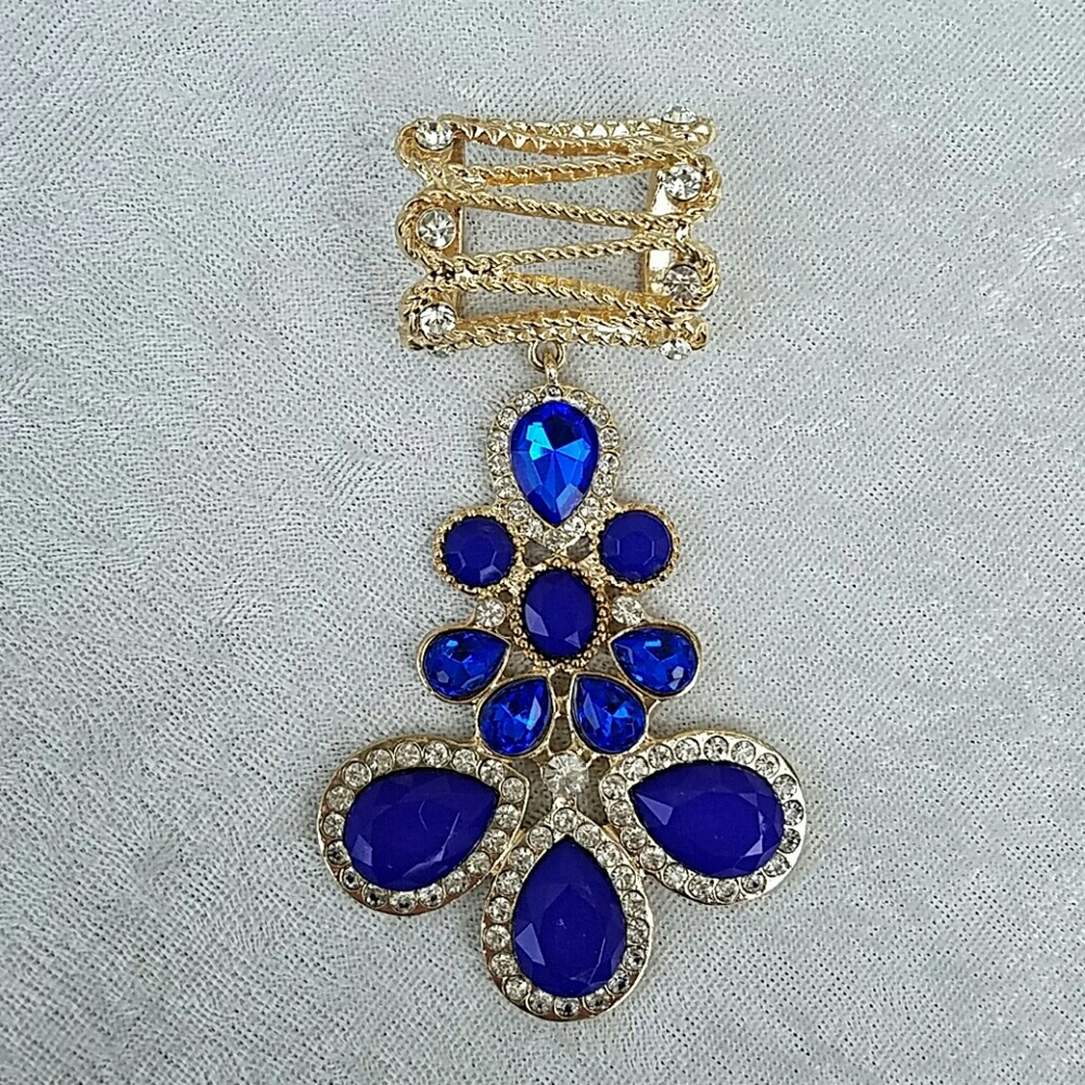 Beautiful Scarf Pendant.   NWOT