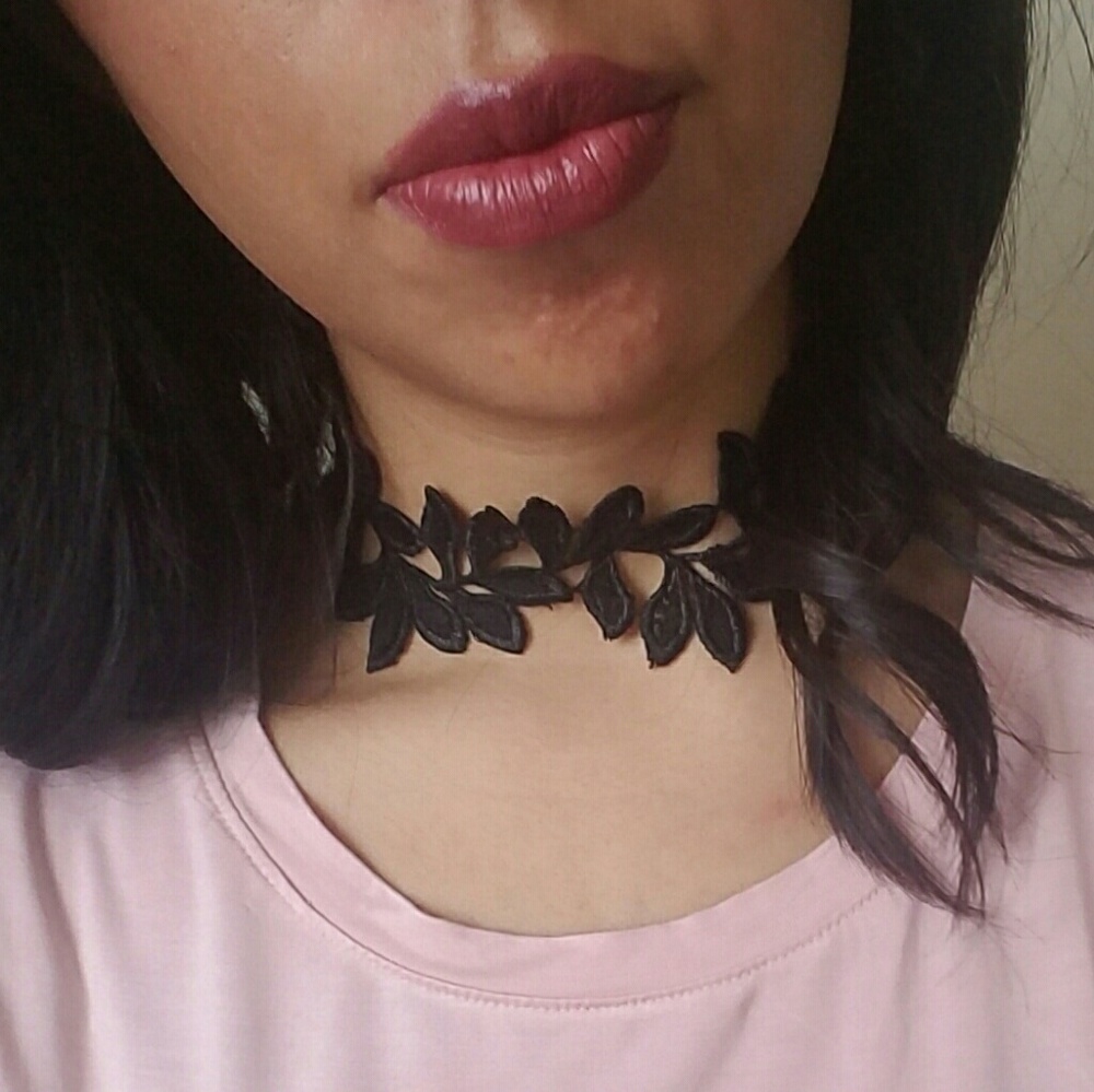 BLACK LEAF APPLIQUE SILVER CHAIN CHOKER sold - Picture 1 of 2