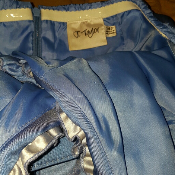 Gorgeous babyblue halter dress - Picture 3 of 3