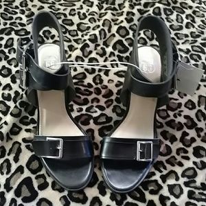 NWT/BLACK CHUNKY HEELS /SIZE 7W