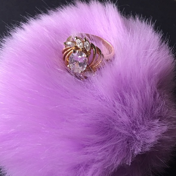 Gorgeous Fashion Ring size 8 - Picture 2 of 6