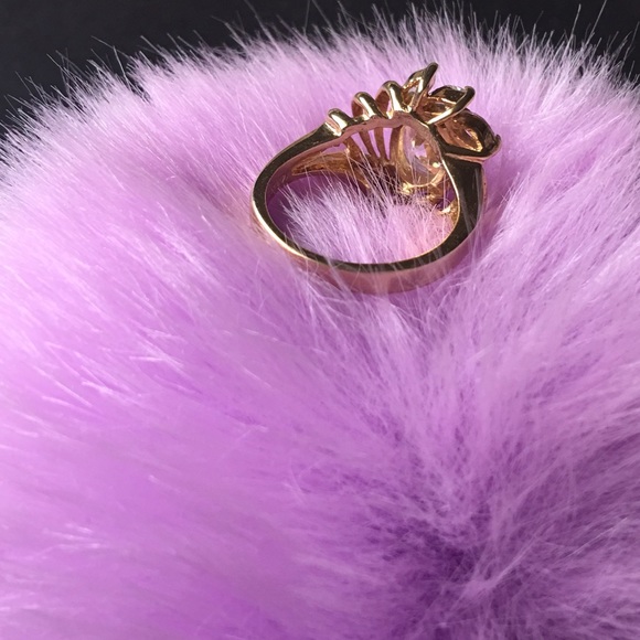 Gorgeous Fashion Ring size 8 - Picture 5 of 6