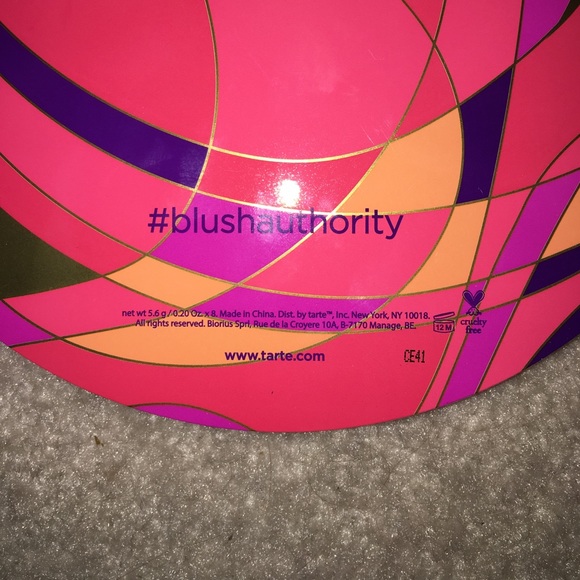 Tarte blush lot! Big blush book 2 & 5 holiday 2015 - Picture 3 of 4