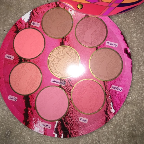 Tarte blush lot! Big blush book 2 & 5 holiday 2015 - Picture 4 of 4