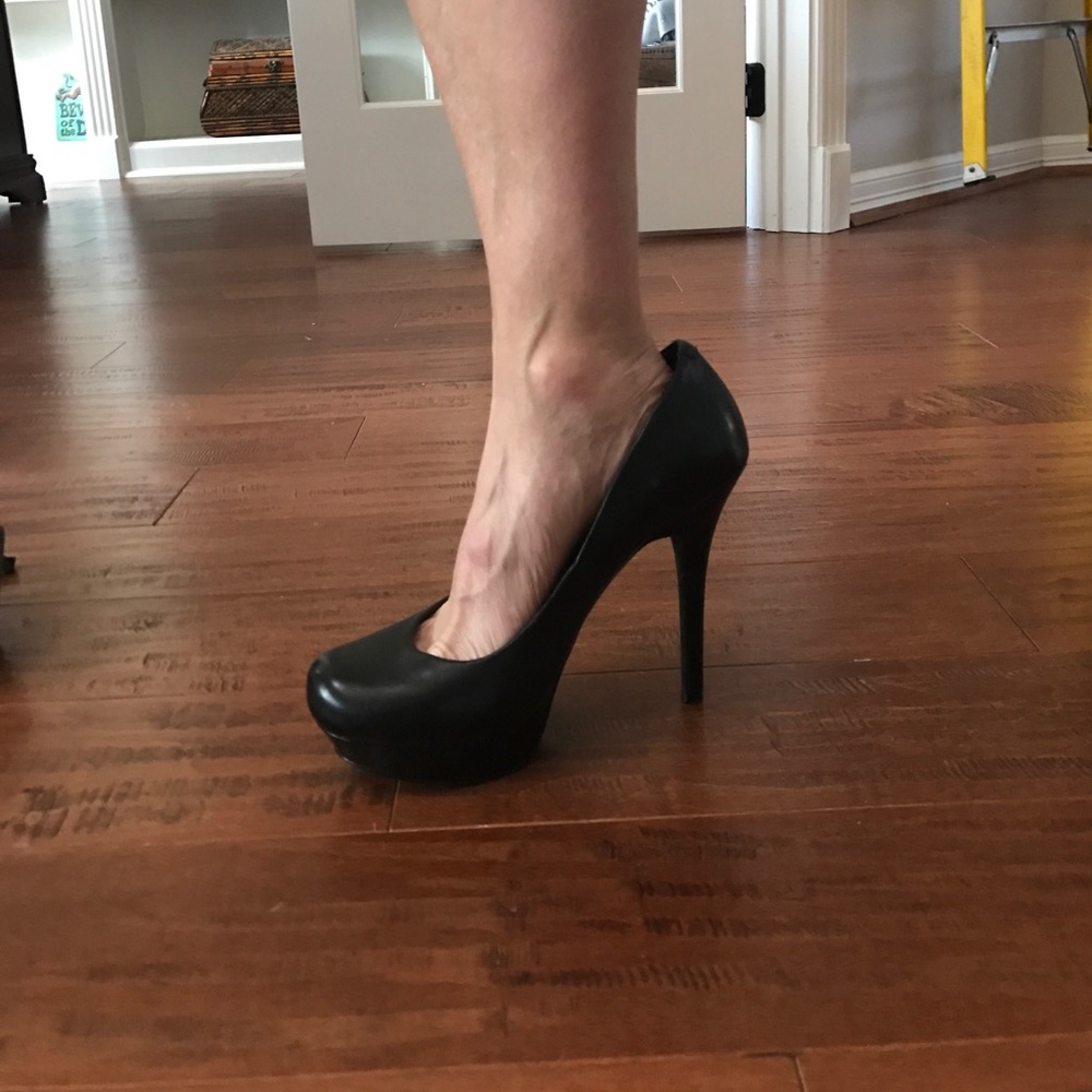 Jessica Simpson Black Heels
