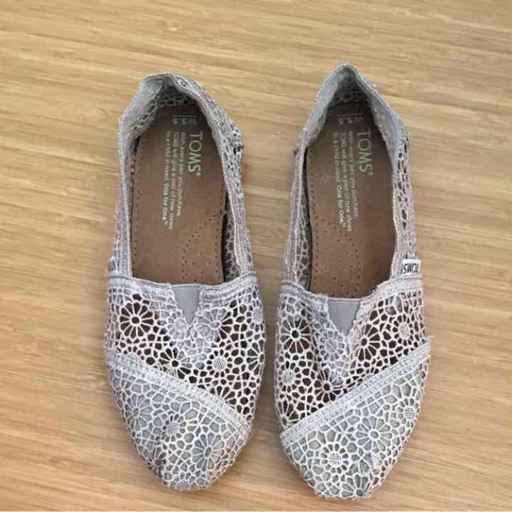 Toms light grey